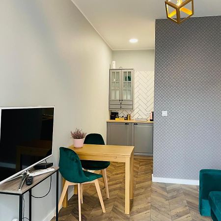 Apartament Z Ogrodkiem I Garazem ポズナン エクステリア 写真