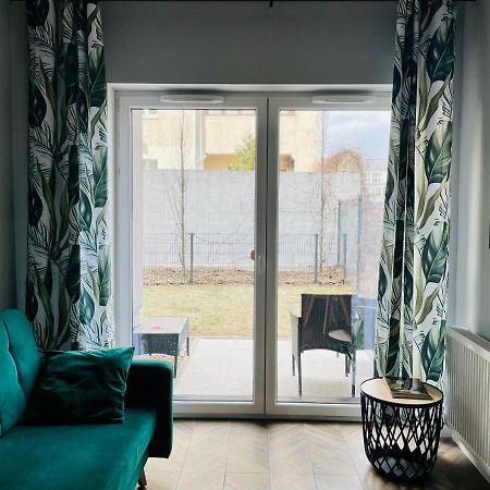 Apartament Z Ogrodkiem I Garazem ポズナン エクステリア 写真