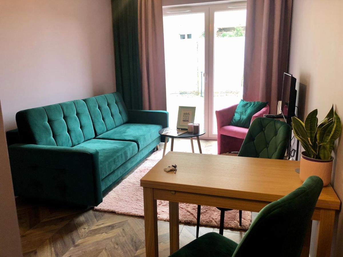 Apartament Z Ogrodkiem I Garazem ポズナン エクステリア 写真