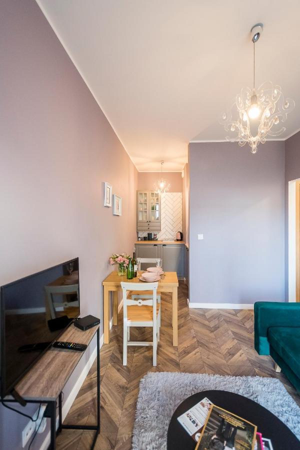 Apartament Z Ogrodkiem I Garazem ポズナン エクステリア 写真
