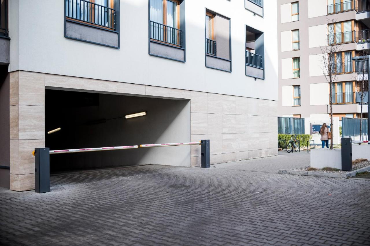Apartament Z Ogrodkiem I Garazem ポズナン エクステリア 写真