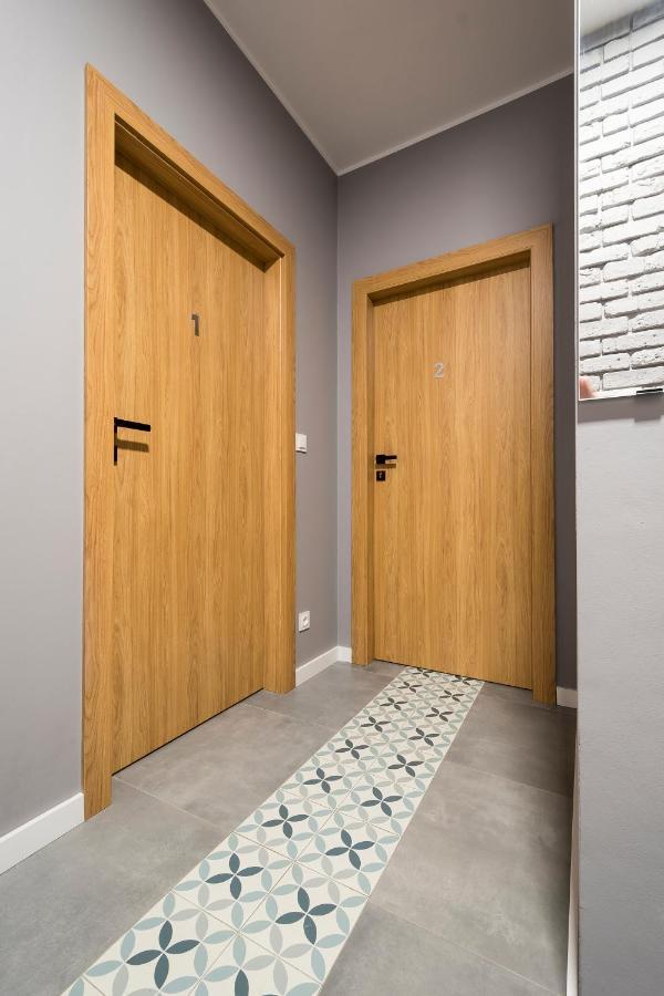 Apartament Z Ogrodkiem I Garazem ポズナン エクステリア 写真