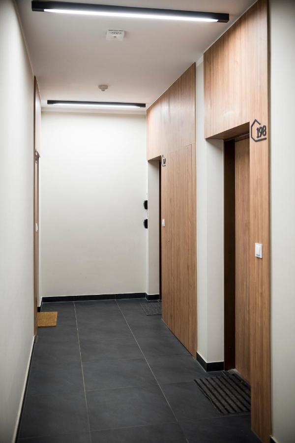 Apartament Z Ogrodkiem I Garazem ポズナン エクステリア 写真