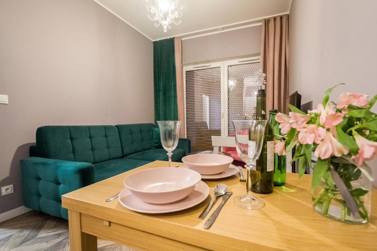Apartament Z Ogrodkiem I Garazem ポズナン エクステリア 写真
