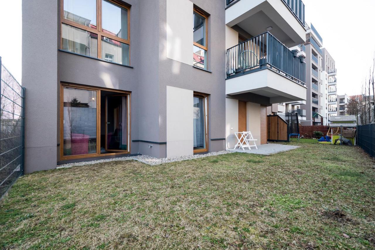 Apartament Z Ogrodkiem I Garazem ポズナン エクステリア 写真