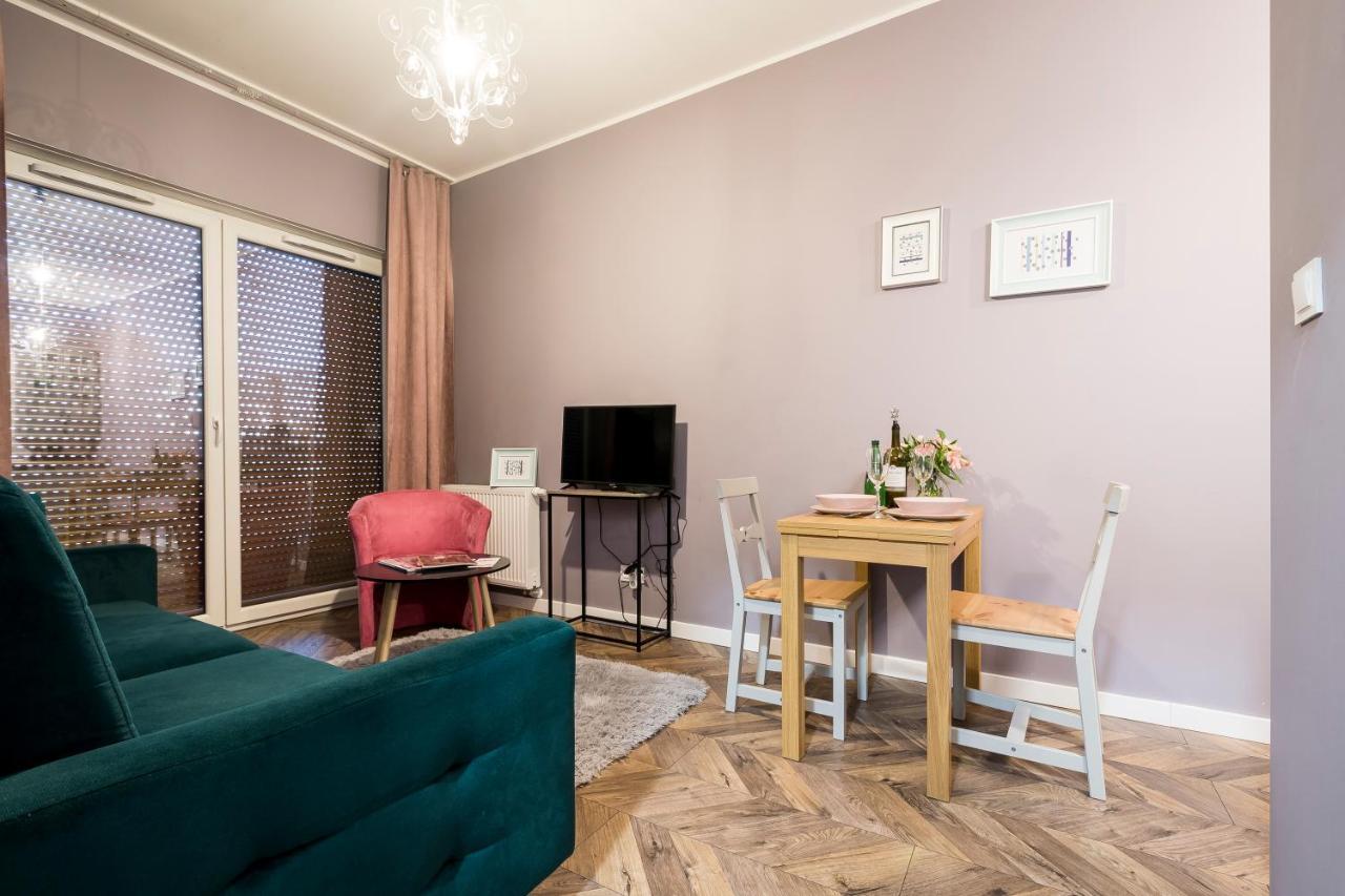 Apartament Z Ogrodkiem I Garazem ポズナン エクステリア 写真