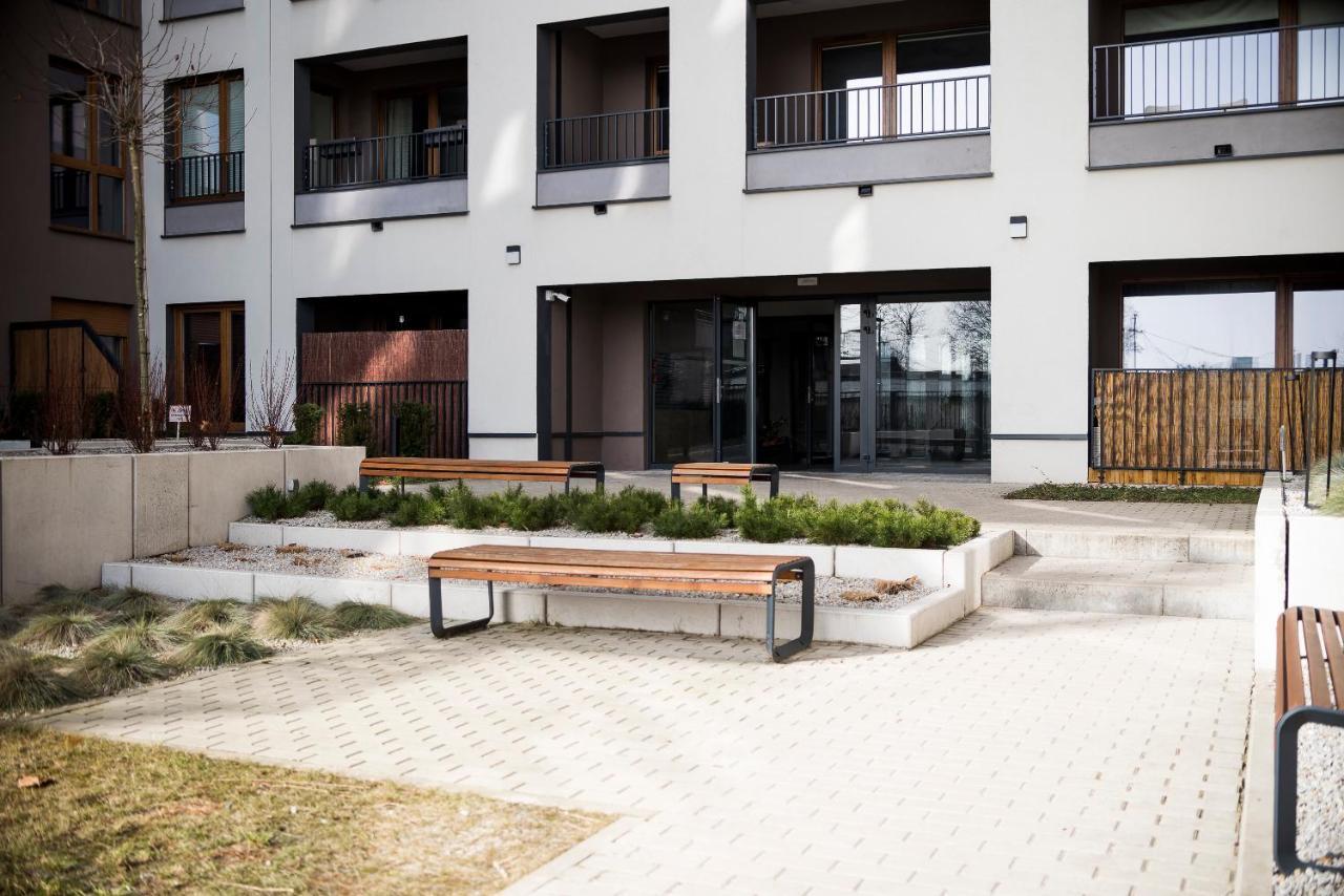 Apartament Z Ogrodkiem I Garazem ポズナン エクステリア 写真