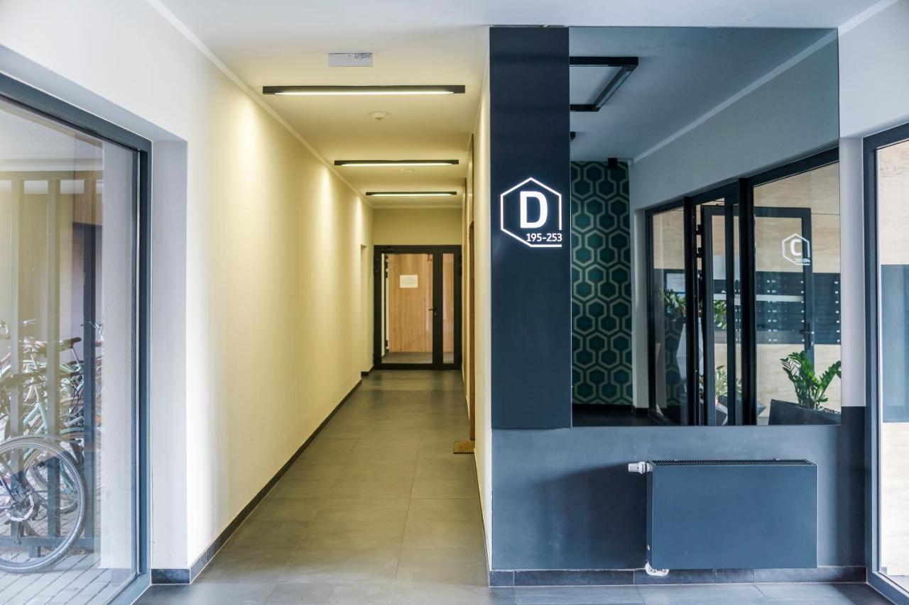 Apartament Z Ogrodkiem I Garazem ポズナン エクステリア 写真