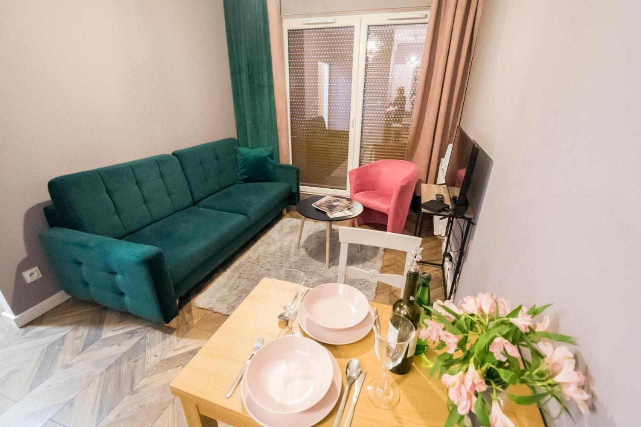 Apartament Z Ogrodkiem I Garazem ポズナン エクステリア 写真