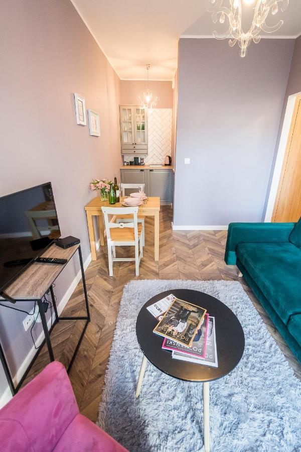 Apartament Z Ogrodkiem I Garazem ポズナン エクステリア 写真