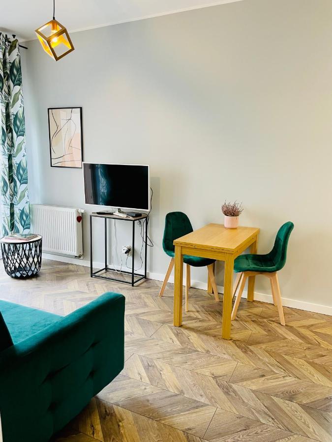 Apartament Z Ogrodkiem I Garazem ポズナン エクステリア 写真