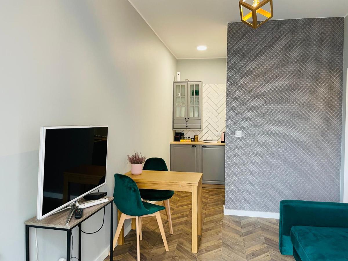 Apartament Z Ogrodkiem I Garazem ポズナン エクステリア 写真