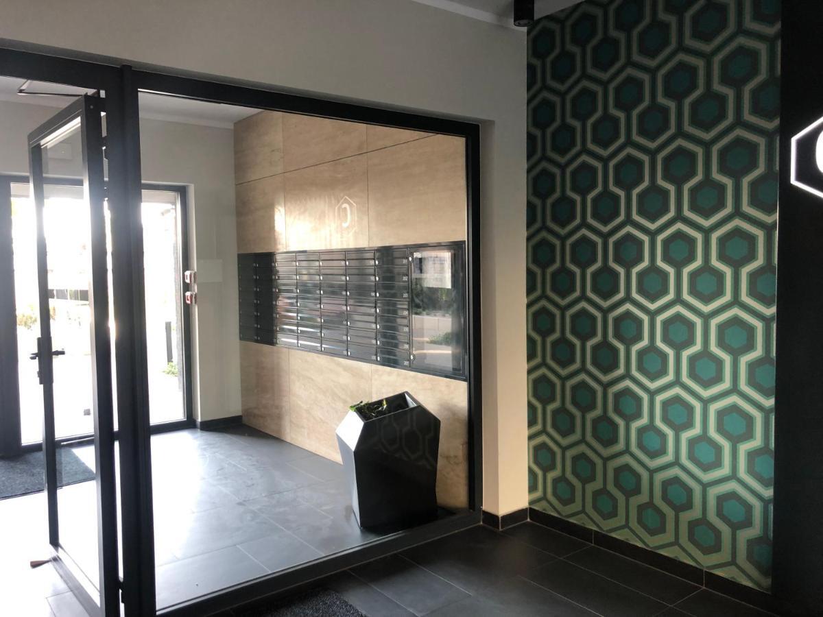 Apartament Z Ogrodkiem I Garazem ポズナン エクステリア 写真