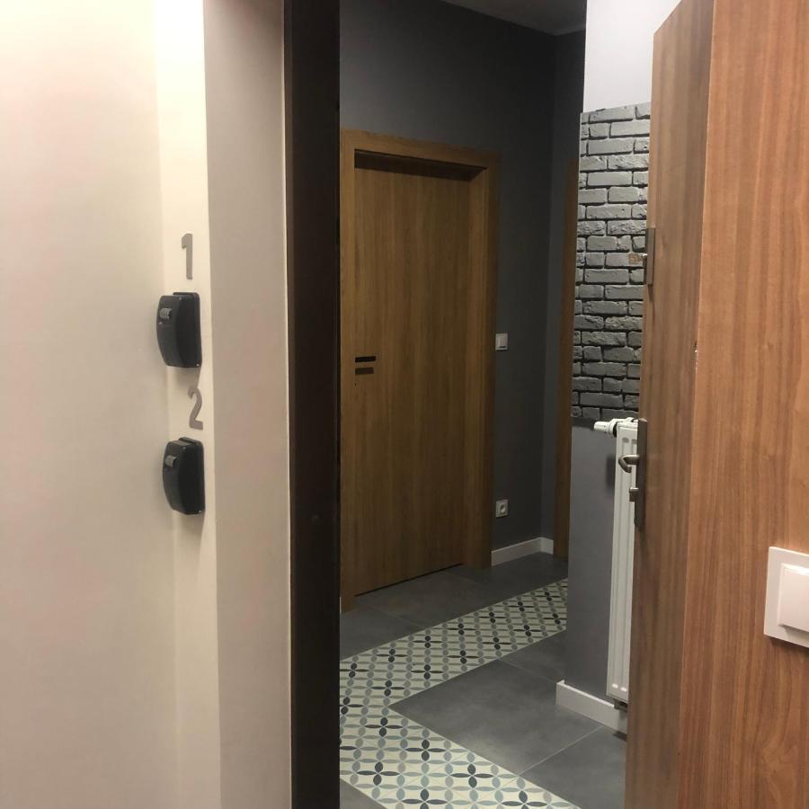 Apartament Z Ogrodkiem I Garazem ポズナン エクステリア 写真